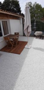 Maisons de vacances petit studio independant dans jardin avec parking et portail electrique : photos des chambres