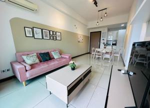 Paragon Residence 8-12pax-Big Balcony with BBQ