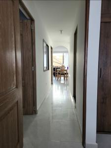 ELEGANTE Y AMPLIO APARTAMENTO