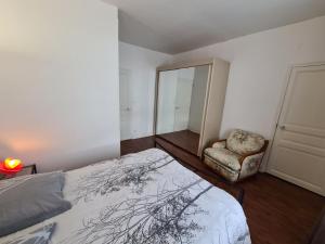 Appartements Appartement Lorcy, 2 pieces, 2 personnes - FR-1-590-271 : photos des chambres