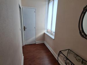 Appartements Appartement Lorcy, 2 pieces, 2 personnes - FR-1-590-271 : photos des chambres