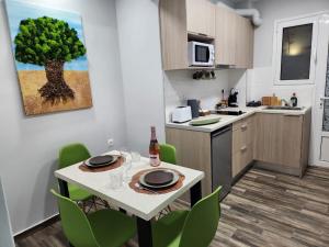 Cozy Apartment Metaxourgeio greendom