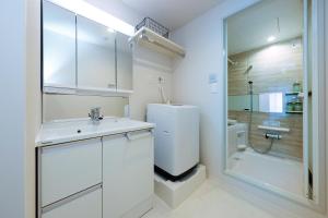 Higashi Komagata House by Tranova