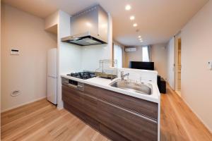 Higashi Komagata House by Tranova