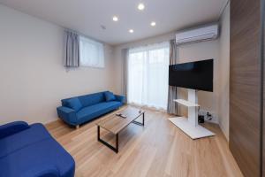 Higashi Komagata House by Tranova