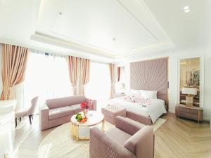 Junior Suite hướng biển có bồn tắm nóng (Sea View Junior Suite with Hot Tub)