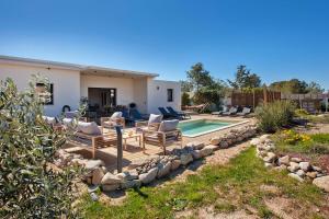 Villas Villa avec piscine bbq petanque Calme a 5km de la plage de sable de Calvi : Villa