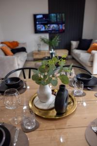 Charming 3-Bed House with 1 Parking space