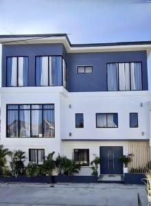 NEW Modern Suite near Beach & Airport