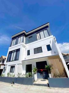 NEW Modern Suite near Beach & Airport