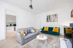Stylish Apartment Opposite Westfields