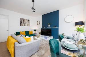 Stylish Apartment Opposite Westfields