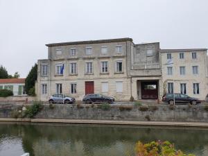 Appartements Un trois etoile entre La Rochelle et les marais poitevin : photos des chambres