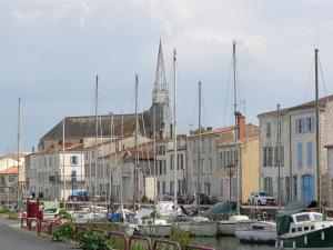 Appartements Un trois etoile entre La Rochelle et les marais poitevin : photos des chambres