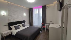 Rybalsky Studio Apartment Podil - Dnipro View