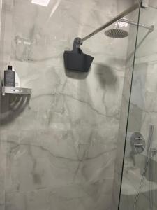 Comfy Nest Apartment- free parking