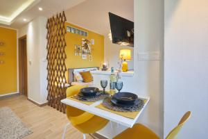 Apartment Yellow