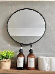 NEW Modern home near Airport, Beach and Fast Wi-Fi