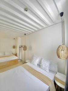 NEW Modern home near Airport, Beach and Fast Wi-Fi