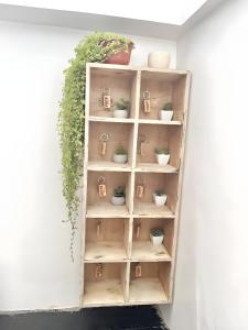 NEW Modern home near Airport, Beach and Fast Wi-Fi