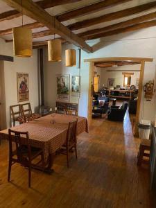 El Rancho Azul, casona antigua con piscina