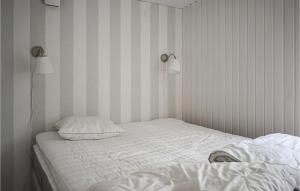 Lovely Home In Mönsterås With Kitchen