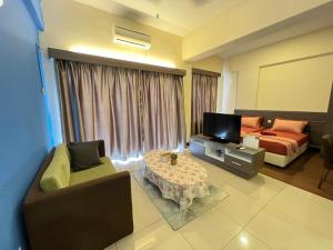 Homestay B-Lagoon Ayer Keroh Melaka by AlliEyka