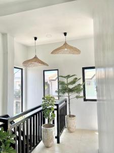 NEW Modern Suite near Airport & Beach