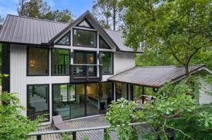 Fall Hideaway - VailsBluff - Romantic Escape - 4hvězdičkové hotely ve městě Broken Bow