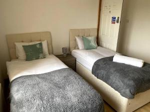 Amazing 4 bed Contractor hub