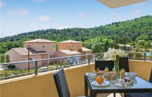 Appartements Awesome apartment in Callian with Outdoor swimming pool, WiFi and 1 Bedrooms : photos des chambres