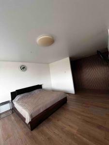 Studio Apartment with Lake View