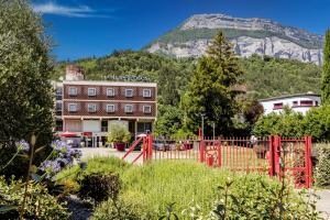 Hotels Hotel Les Trois Roses, Meylan Grenoble The Originals Boutique : photos des chambres