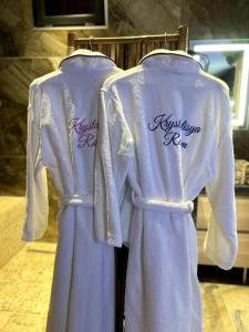 Appartements Krystalisya Room Suite Spa Privatif Sauna Jacuzzi Siege Massant : photos des chambres