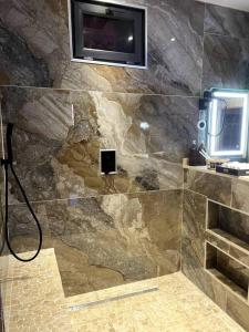 Appartements Krystalisya Room Suite Spa Privatif Sauna Jacuzzi Siege Massant : photos des chambres