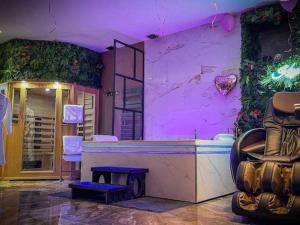 Appartements Krystalisya Room Suite Spa Privatif Sauna Jacuzzi Siege Massant : photos des chambres