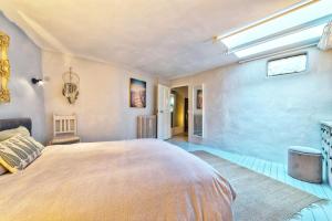 TOWNHOUSE MOUGINS in the old village, fantastic view, sea and mountains