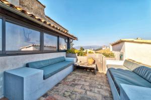 Appartements TOWNHOUSE MOUGINS in the old village, fantastic view, sea and mountains : photos des chambres
