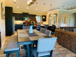 Tropical getaway Pool and tiki bar
