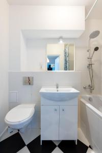 Maklakiewicza 17 - 700m od szpitala MSWiA - 4km do Lotniska Chopina - mały balkon - Piękny widok na centrum Warszawy