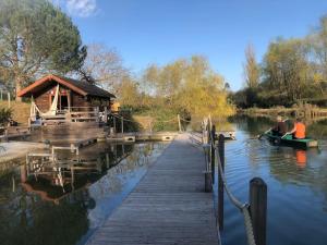 Chalets La cabane sur le lac aux Temps des Sources : photos des chambres