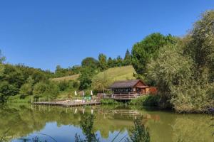 Chalets La cabane sur le lac aux Temps des Sources : photos des chambres