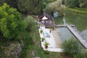 Chalets La cabane sur le lac aux Temps des Sources : photos des chambres