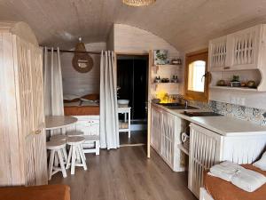 Fermes Les Roulottes de l Herm Piscine Jacuzzi Perigord : photos des chambres