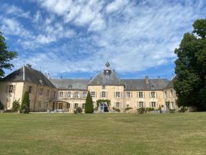 Villas Chateau historique XVIIIe Parc 4ha Riviere : photos des chambres