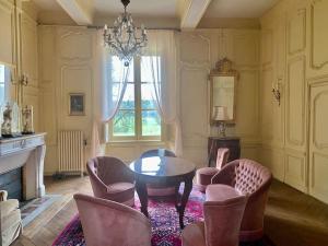 Villas Chateau historique XVIIIe Parc 4ha Riviere : photos des chambres