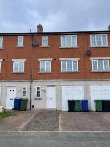 Spacious, Sleeps 14, 3 bathrooms, Central, Parking, Grimsby - Waltham