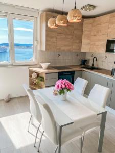 Homey apartment with a view