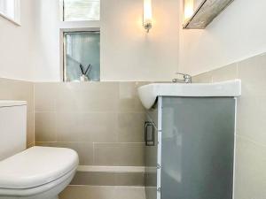 New Cosy Luxury 3 Bedroom House in Battersea London