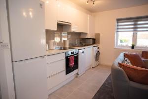 Walnut Flat, 2-Bedroom with Ensuite - Parking, Netflix, WIFI - Close to Oxford, Bicester & Blenheim Palace - F4